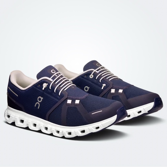 On Running On Cloud Signature Cloud Shoe in Midnight/White Size Women's 9 - Picture 1 of 9
